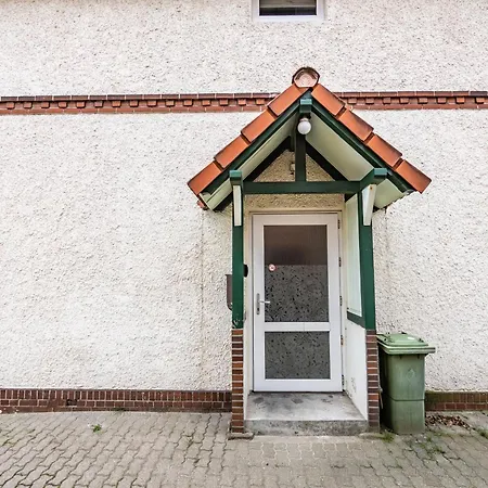 Modernisierte Haushaelfte Mit 4 Betten *