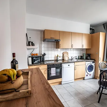 Modernisierte Haushaelfte Mit 4 Betten