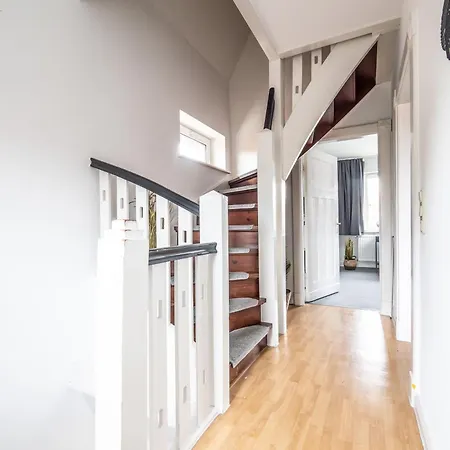 Modernisierte Haushaelfte Mit 4 Betten Apartment *